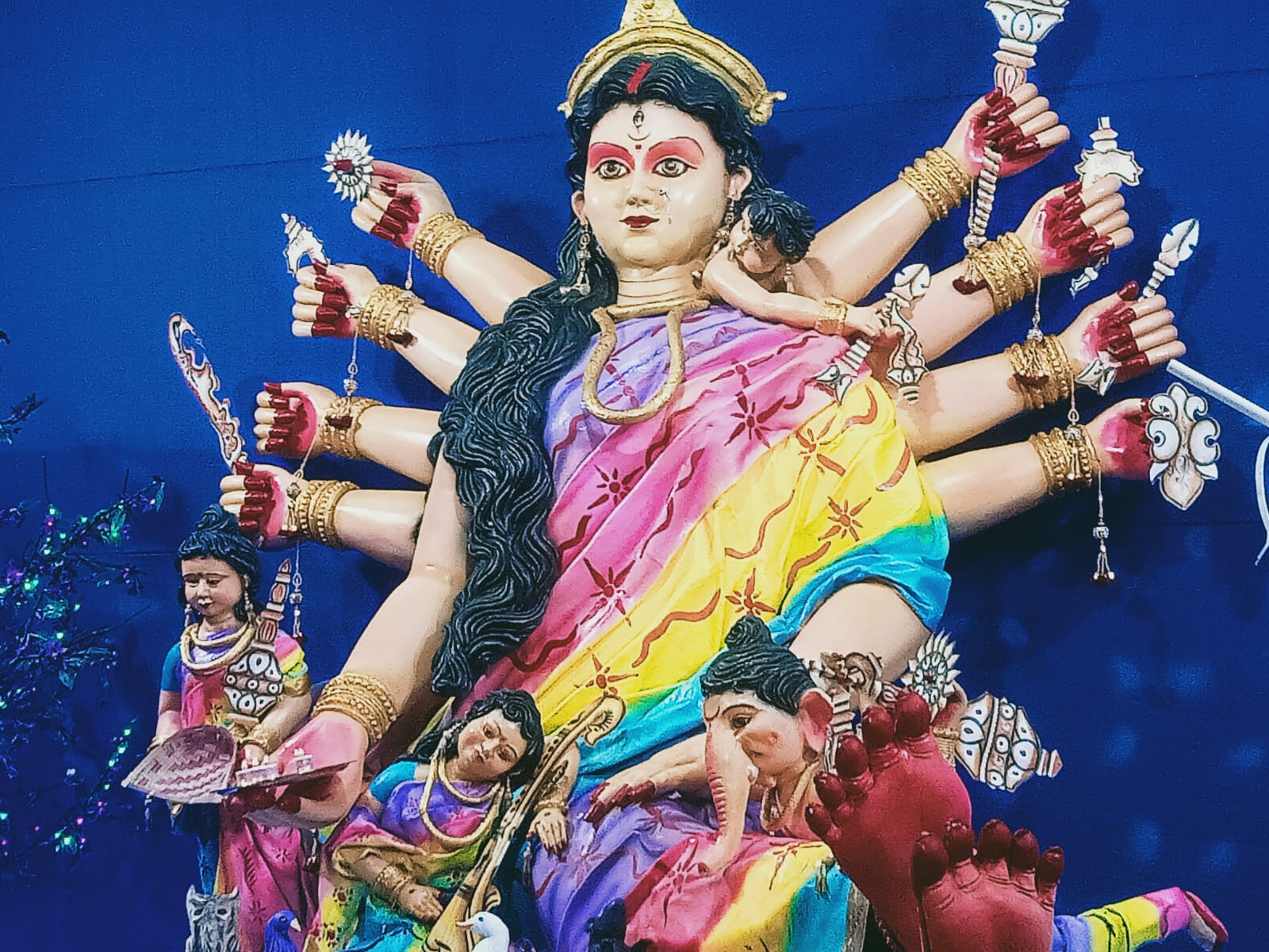 चाईबासा के मोचीसाई भुइयां टोली में दुर्गा पूजा पंडाल का उद्घाटन, शांति और सौहार्द के साथ पर्व मनाने की अपील