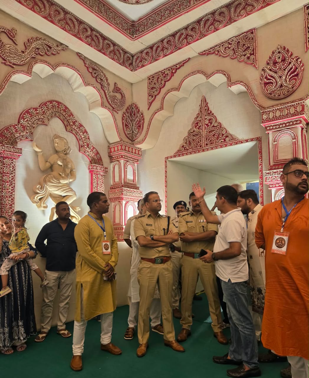 दुर्गापूजा को लेकर अलर्ट पुलिस प्रशासन, डीआईजी और एसएसपी ने पूजा पंडालों का किया निरीक्षण